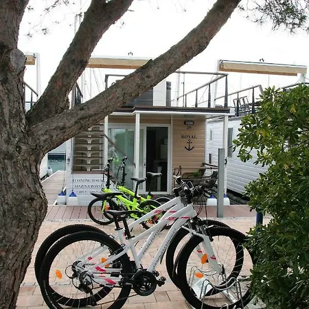 Floating House Marina Royal Holiday home *