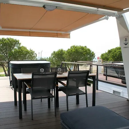 Holiday home Floating House Marina Royal *
