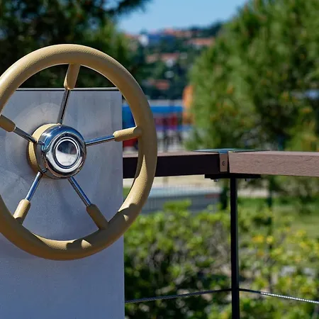 Počitniška hiša Floating House Marina Royal *